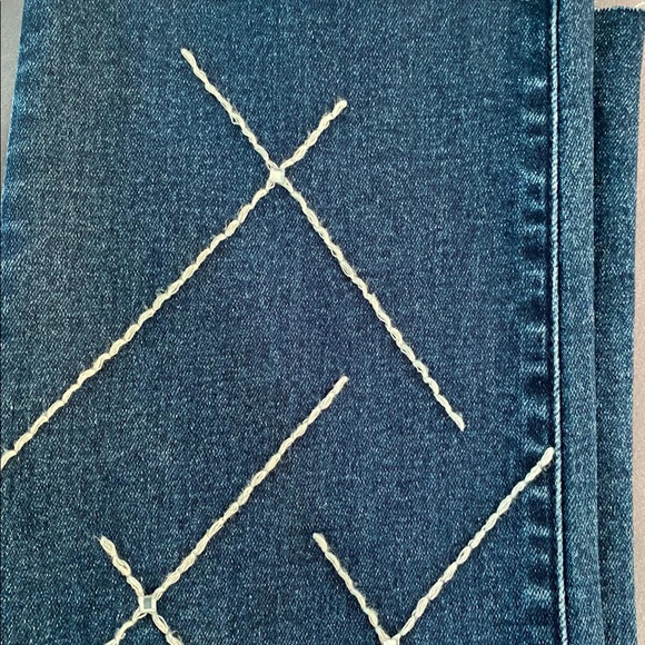 NWT Women Embroidered Jeans - Picture 5 of 5